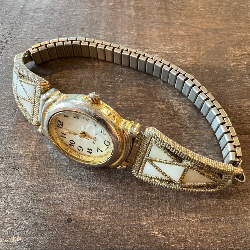 Vintage Gold-Tone Quartz Watch – Oval Face, Geometric Band (Japan Movement)